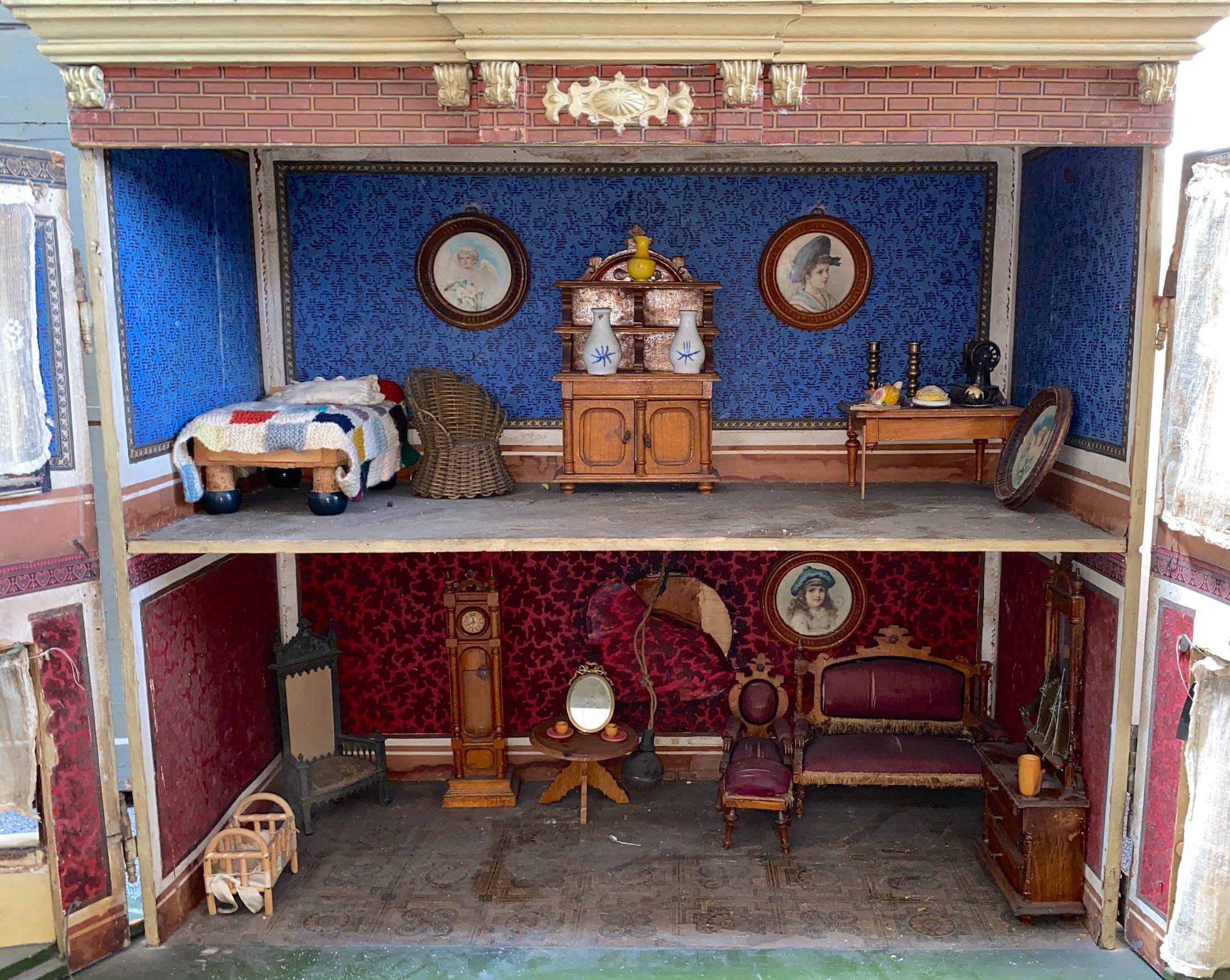 A Moritz Gottschalk furnished dolls’ house, circa 1885